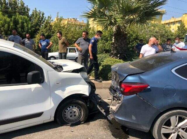 Manisa'daki zincirleme trafik kazasında 5 kişi yaralandı