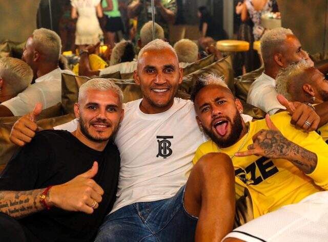Mauro Icardi'nin ailesi Neymar ve Navas'la Ibiza'da tatil yaptı, Wanda Nara'nın pozuna beğeni yağdı