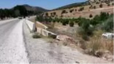 Otomobil alt geçide düştü: 1 ölü, 2 yaralı Otomobil alt geçide düştü: 1 ölü, 2 yaralı