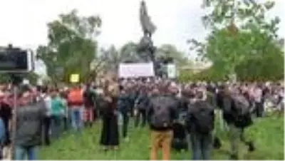 Paris'te maske takma zorunluluğu ve aşı yapılmasına karşı eylem düzenlendi