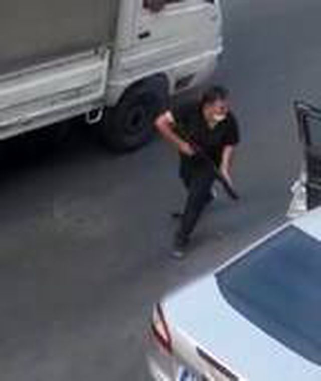 Yol ortasındaki sürücüyü pompalı tüfekle vuran saldırgan kayıplara karıştı