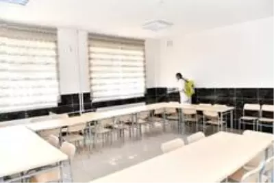Yüz yüze eğitim öncesi Mamak'taki okullar dezenfekte ediliyor Yüz yüze eğitim öncesi Mamak'taki okullar dezenfekte ediliyor