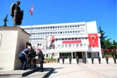 30 Ağustos Zafer Bayramı'nın 98. yıl dönümü Trabzon'da törenlerle kutlandı 30 Ağustos Zafer Bayramı'nın 98. yıl dönümü Trabzon'da törenlerle kutlandı