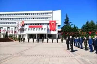 30 Ağustos Zafer Bayramı'nın 98. yıl dönümü Trabzon'da törenlerle kutlandı 30 Ağustos Zafer Bayramı'nın 98. yıl dönümü Trabzon'da törenlerle kutlandı