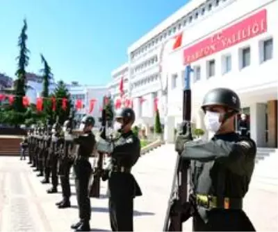 30 Ağustos Zafer Bayramı'nın 98. yıl dönümü Trabzon'da törenlerle kutlandı 30 Ağustos Zafer Bayramı'nın 98. yıl dönümü Trabzon'da törenlerle kutlandı