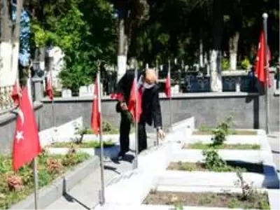 30 Ağustos Zafer Bayramı'nın 98. yıl dönümü Trabzon'da törenlerle kutlandı 30 Ağustos Zafer Bayramı'nın 98. yıl dönümü Trabzon'da törenlerle kutlandı