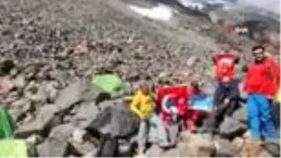 Aydınlı Dağcılar Zafer Bayramını Ağrı Dağı Zirvesinde Kutladı