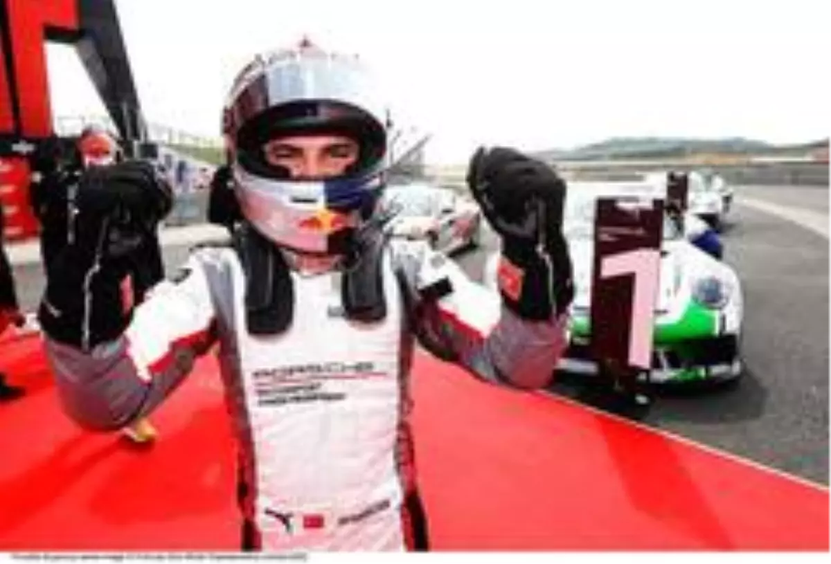 Ayhancan Güven, 30 Ağustos Zafer Bayramı'nı Belçika'da kutladı