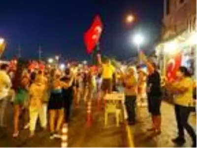 Ayvalık'ta Zafer Bayramı denizde coşkuyla kutlandı Ayvalık'ta Zafer Bayramı denizde coşkuyla kutlandı