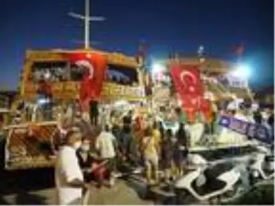 Ayvalık'ta Zafer Bayramı denizde coşkuyla kutlandı Ayvalık'ta Zafer Bayramı denizde coşkuyla kutlandı