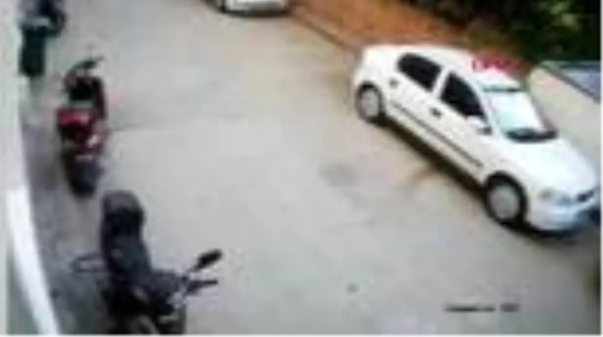 BURSA Evden hırsızlık şüphelisinin apartmana giriş ve çıkış anları kamarada