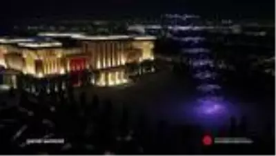 Cumhurbaşkanlığı Külliyesi'nde Zafer Bayramı'na özel 300 İHA ile ışık gösterisi yapıldı (1) Cumhurbaşkanlığı Külliyesi'nde Zafer Bayramı'na özel 300 İHA ile ışık gösterisi yapıldı (1)