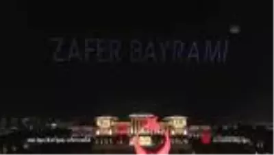 Cumhurbaşkanlığı Külliyesi'nde Zafer Bayramı'na özel 300 İHA ile ışık gösterisi yapıldı (2) Cumhurbaşkanlığı Külliyesi'nde Zafer Bayramı'na özel 300 İHA ile ışık gösterisi yapıldı (2)