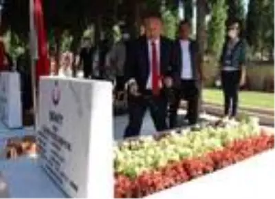 Denizli'de 30 Ağustos Zafer Bayramı'na 'mesafeli' kutlama Denizli'de 30 Ağustos Zafer Bayramı'na 'mesafeli' kutlama