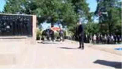 Erzurum'da 30 Ağustos Zafer Bayramı'nın 98'nci yıl dönümü törenle kutlandı Erzurum'da 30 Ağustos Zafer Bayramı'nın 98'nci yıl dönümü törenle kutlandı
