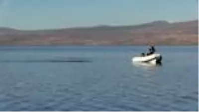 Kuruyan göllere dikkat çekmek için Çıldır Gölü'nde 13 kilometre kulaç attı Kuruyan göllere dikkat çekmek için Çıldır Gölü'nde 13 kilometre kulaç attı
