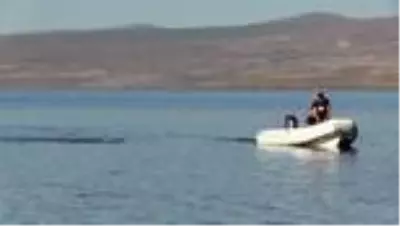 Kuruyan göllere dikkat çekmek için Çıldır Gölü'nde 13 kilometre kulaç attı Kuruyan göllere dikkat çekmek için Çıldır Gölü'nde 13 kilometre kulaç attı
