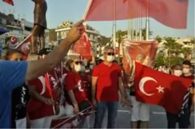 Marmaris'te 30 Ağustos Zafer Bayramı denizde, karada ve havada bayraklar ile kutlandı Marmaris'te 30 Ağustos Zafer Bayramı denizde, karada ve havada bayraklar ile kutlandı