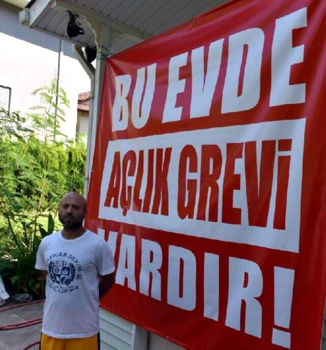 Marmaris'te bir mahalle sakini evinin yakınındaki go kart işletmesinin kapatılması için açlık grevine başladı