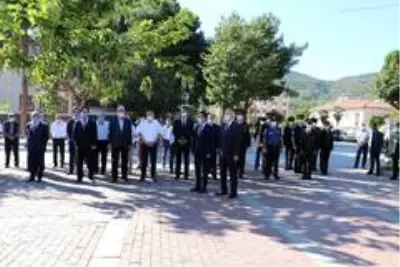 Taşova'da sosyal mesafeli, maskeli 30 Ağustos töreni Taşova'da sosyal mesafeli, maskeli 30 Ağustos töreni