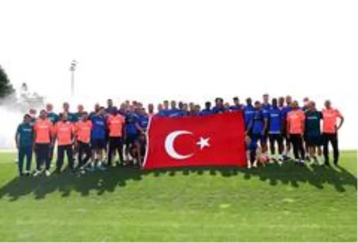 Trabzonspor'dan 30 Ağustos pozu