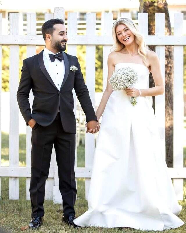 4 ay önce nikah kıyan Onur Buldu ve Duygu Koz düğün yaptı 4 ay önce nikah kıyan Onur Buldu ve Duygu Koz düğün yaptı