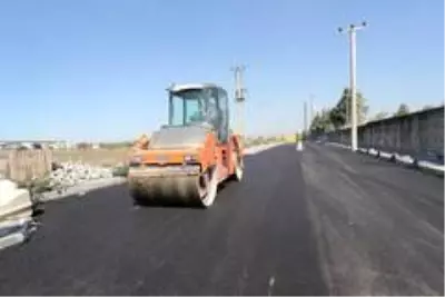 Barış Mahallesi'nde asfalt serim çalışmaları Barış Mahallesi'nde asfalt serim çalışmaları