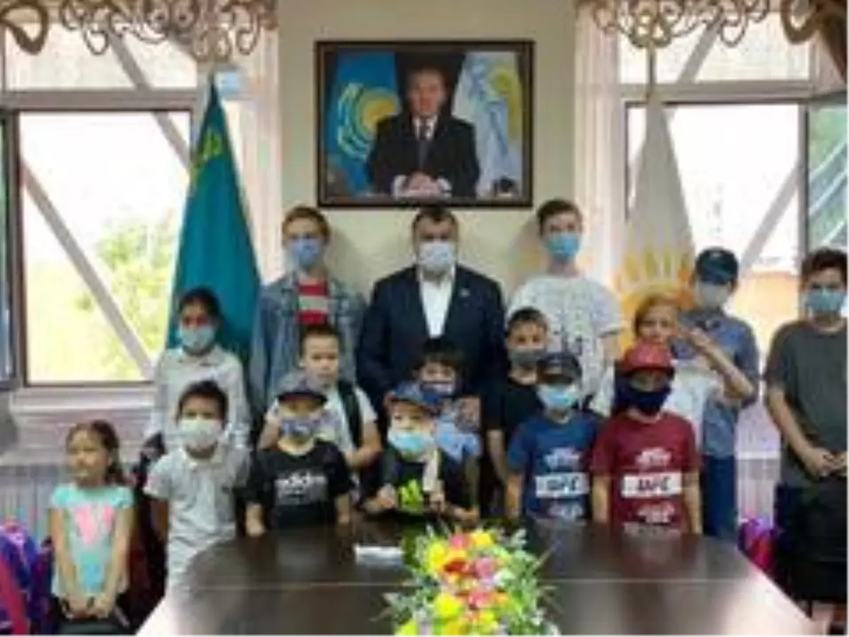 Başkan Kassanov 30 çocuğu sevindirdi