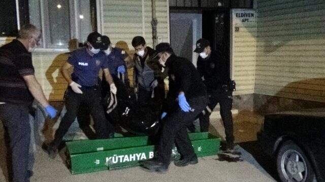Borç aldığı komşusu, genç kadını evinin önünde öldürdü! Kaçış anı kamerada