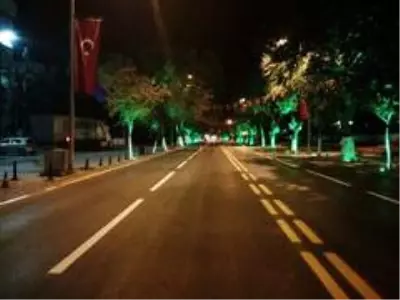 Gece mesaisinde yolların işaretleri yapıldı Gece mesaisinde yolların işaretleri yapıldı