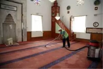 Gölbaşı Belediyesi camilerdeki temizlik çalışmalarına devam ediyor Gölbaşı Belediyesi camilerdeki temizlik çalışmalarına devam ediyor