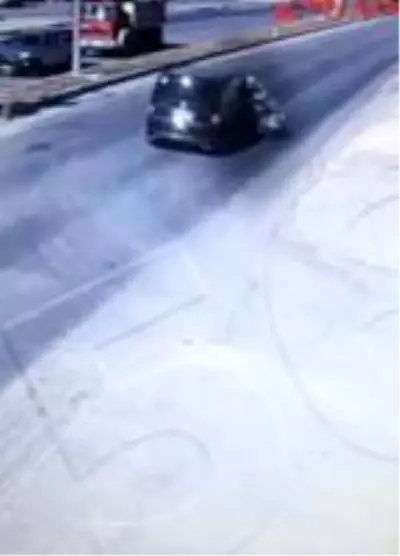 Feci kaza, genç öğretmeni hayattan kopardı! Yürek burkan anlar kamerada Feci kaza, genç öğretmeni hayattan kopardı! Yürek burkan anlar kamerada
