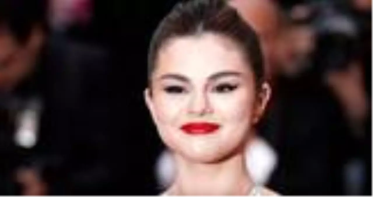 Selena Gomez geri döndü! Selena Gomez yeni şarkısının adı nedir? Selena Gomez şarkı sözleri nelerdir?