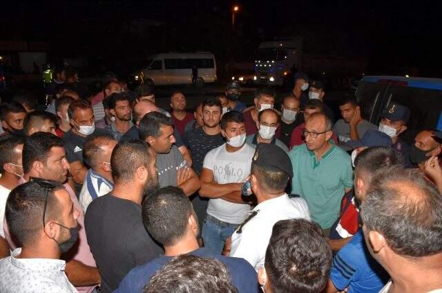 Aydın'da trafik kazasında ölen kişinin yakınları yolu trafiğe kapattı