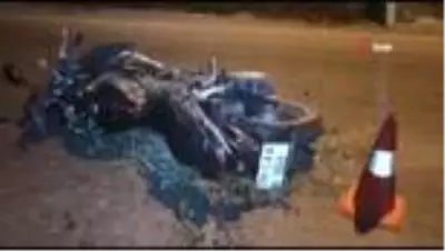 Başkent'te virajı alamayan motosiklet sürücüsü duvara çarptı: 1 ölü Başkent'te virajı alamayan motosiklet sürücüsü duvara çarptı: 1 ölü