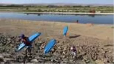 Bingöl'de Murat Nehrinde gençlerin kano keyfi Bingöl'de Murat Nehrinde gençlerin kano keyfi