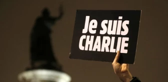 Charlie Hebdo: Tartışma yaratan Muhammed Peygamber karikatürleri yeniden yayımladı