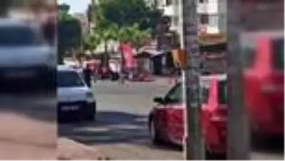 Çıkan kavgada cadde savaş alanına döndü: 2 yaralı, 4 gözaltı Çıkan kavgada cadde savaş alanına döndü: 2 yaralı, 4 gözaltı