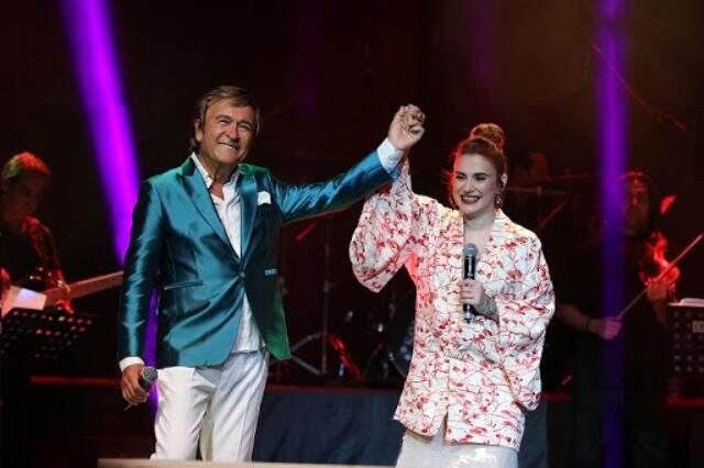 Erol Evgin ve Ceylan Ertem'in düeti takipçilerinden tam not aldı