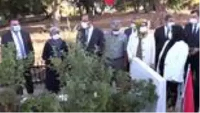 Gençlik ve Spor Bakanı Kasapoğlu, maske takmayanlara maske verdi, uyarılarda bulundu Gençlik ve Spor Bakanı Kasapoğlu, maske takmayanlara maske verdi, uyarılarda bulundu
