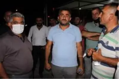 Kazadan sonra yolu trafiğe kapatan köylüler, aydınlatma ve EDS istedi