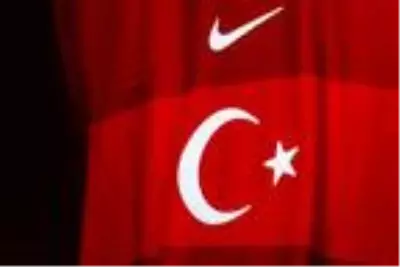 Milli Takımın iç ve dış saha formaları tanıtıldı Milli Takımın iç ve dış saha formaları tanıtıldı