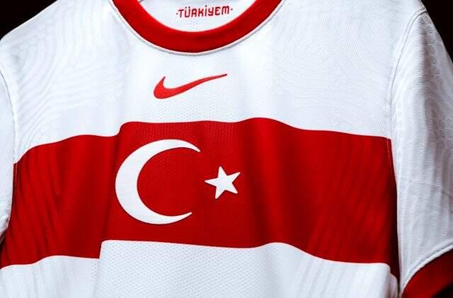 Milli takımın Macaristan ve Sırbistan karşısında giyeceği yeni formaları tanıtıldı.