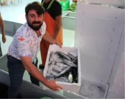 Beklenen gün geldi! 'Vira Bismillah' diyen balıkçılar kasalar dolusu palamutla döndü Beklenen gün geldi! 'Vira Bismillah' diyen balıkçılar kasalar dolusu palamutla döndü