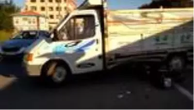 Sollamaya çalıştığı kamyonetin altına girdi: 2 yaralı
