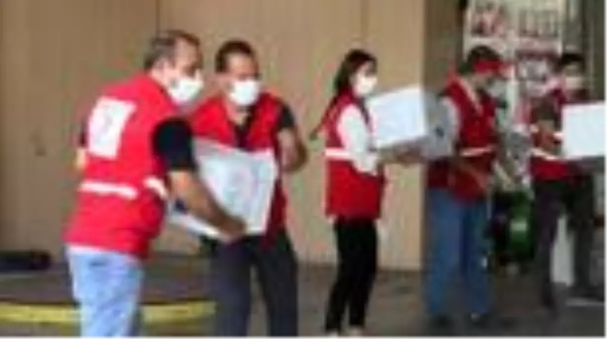 ADANA Yangında evleri yananlara gıda, kıyafet ve eşya yardımı