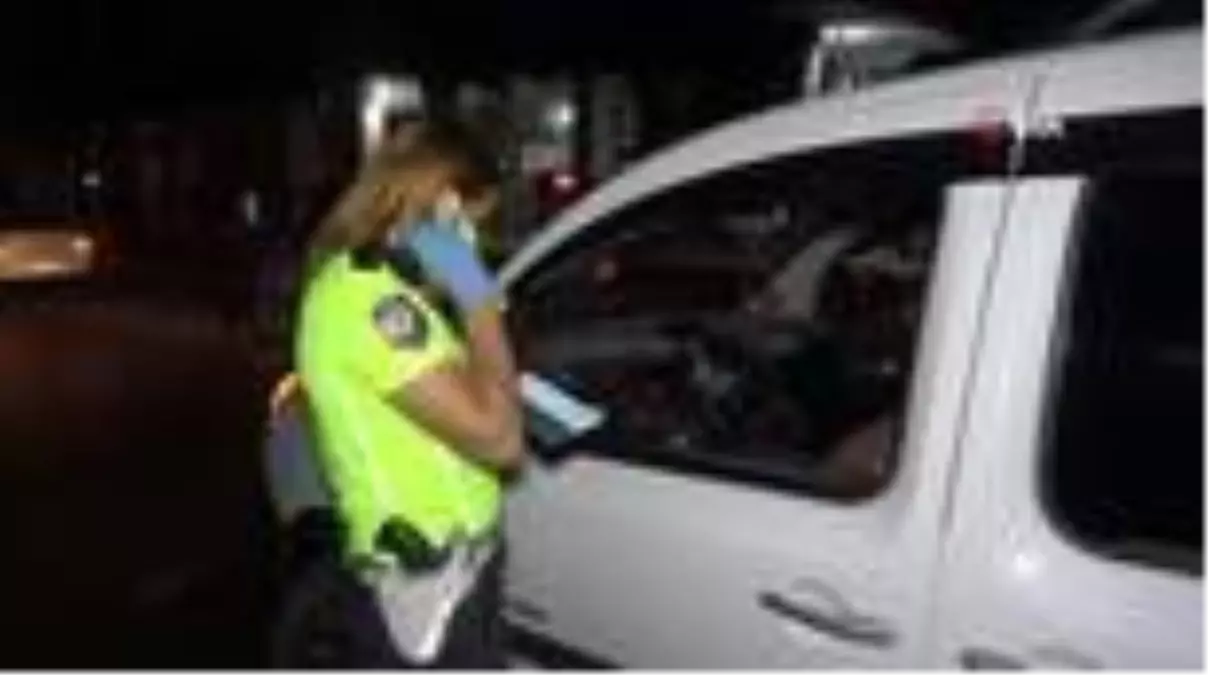 Antalya'da polis maske ve trafik denetimi yaptı
