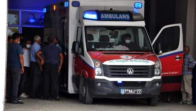 Aralarında husumet bulunan komşu iki ailenin bıçaklı kavgası kanlı bitti: 4 yaralı