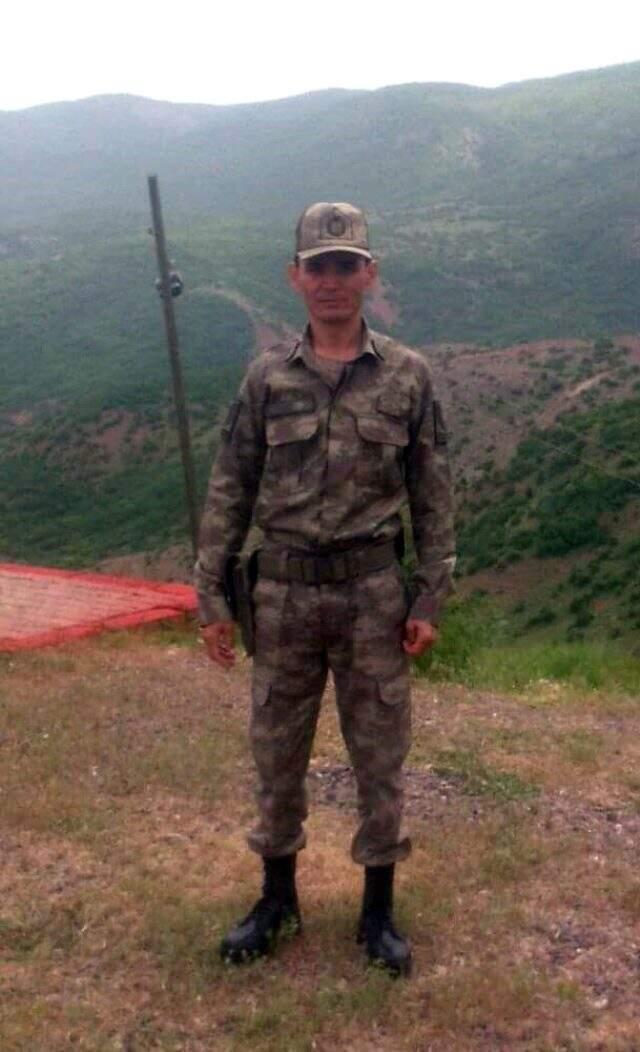 Astsubay, eşini ve 1 kişiyi öldürdükten sonra intihar etti.