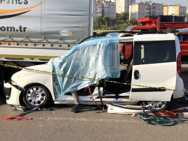 Aydın'dan kına dönüşü Bursa'ya dönen çift tırın altına girdi